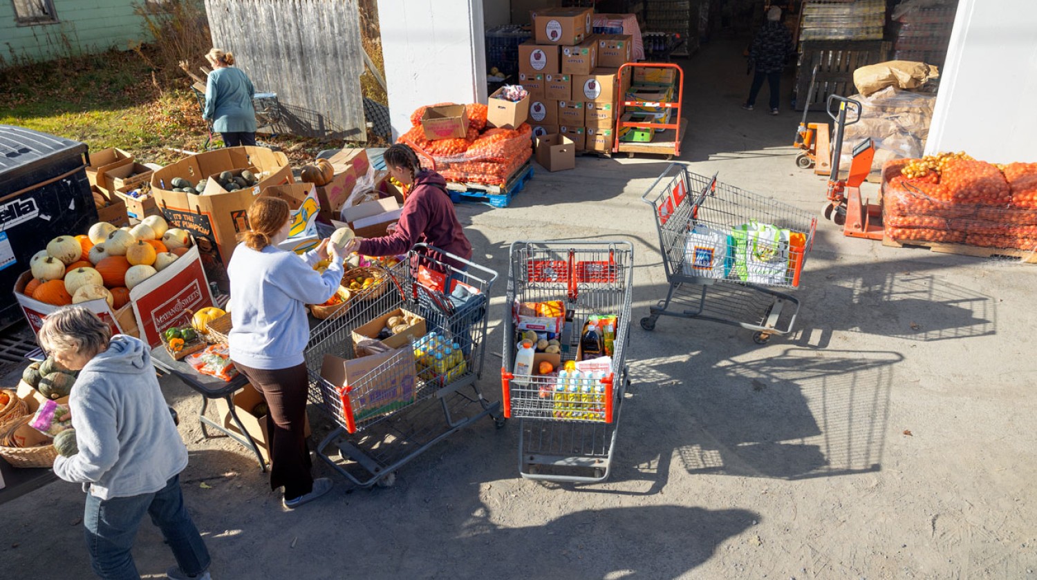 Supported by a grant from the Einhorn Center for Community Engagement, Enfield Food Distribution is partnering with Cornell experts to create a resource hub for growing community needs.