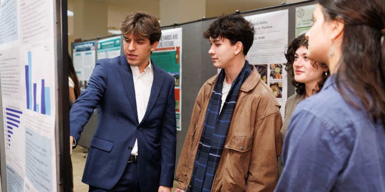 Students present their community-engaged experiences at the 2025 CALS Engaged & Experiential Learning Symposium.